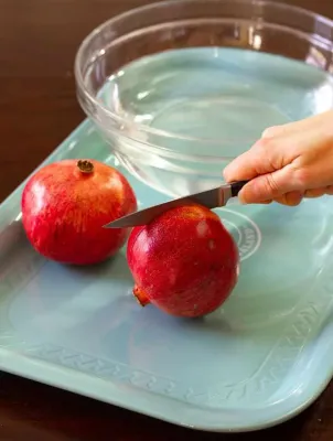 How to Cut Pomegranate Easily