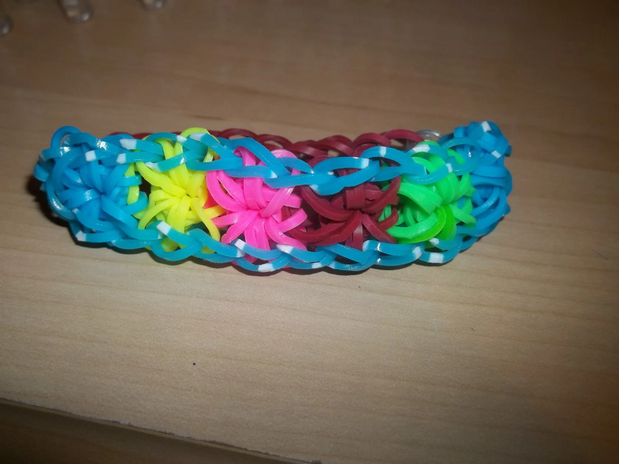 How to Create the Rainbow Loom Starburst Design