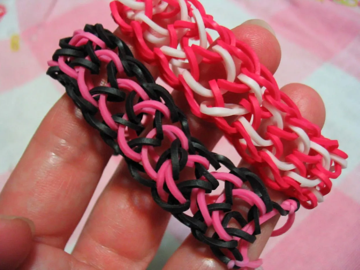 How to Make a Rubber Band Bracelet by Hand