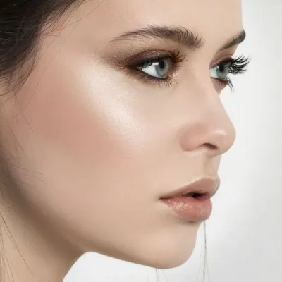 How to Use Highlighter on Your Face for a Radiant and Glowing Look