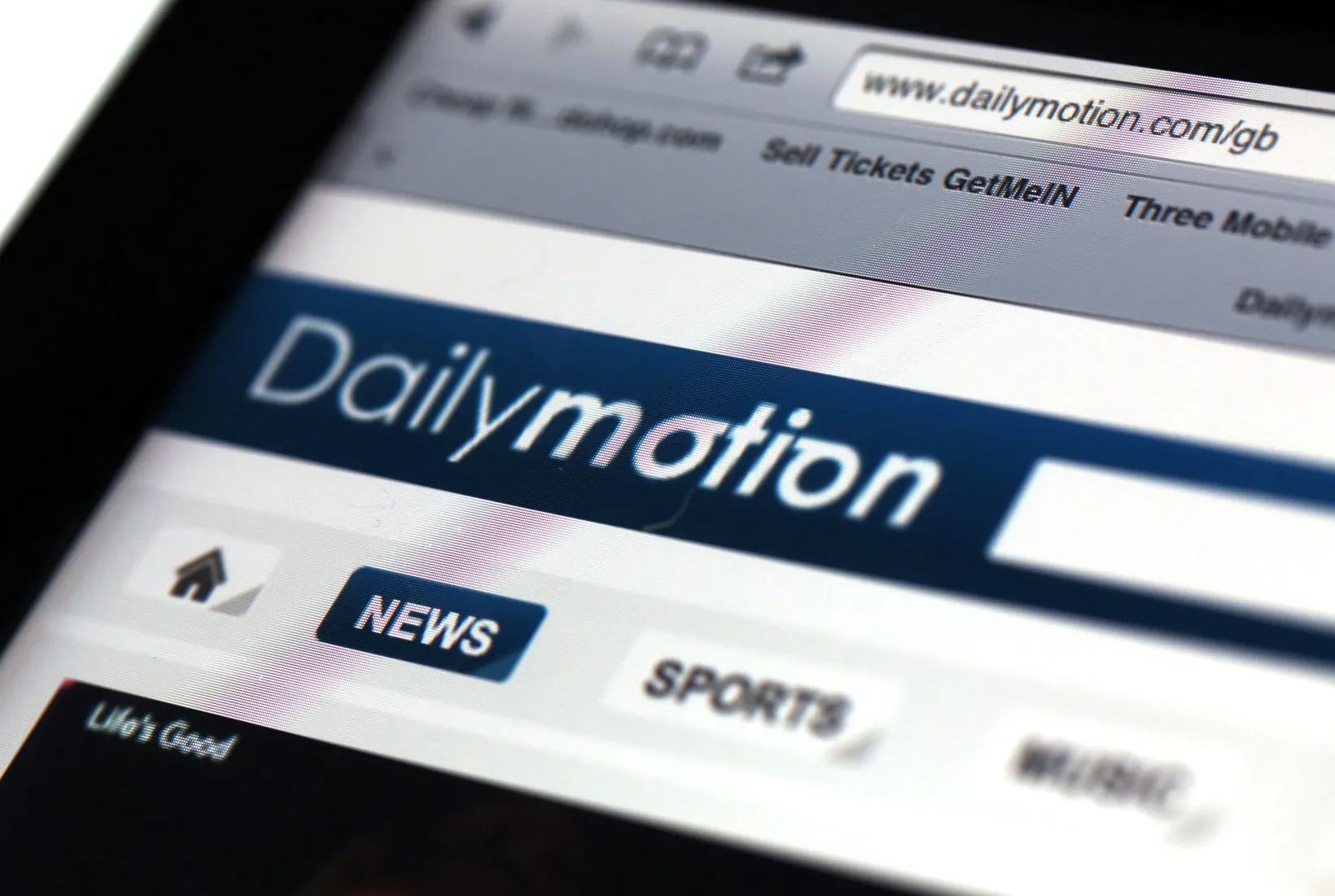 Analyzing the Trustworthiness of Dailymotion on Yahoo