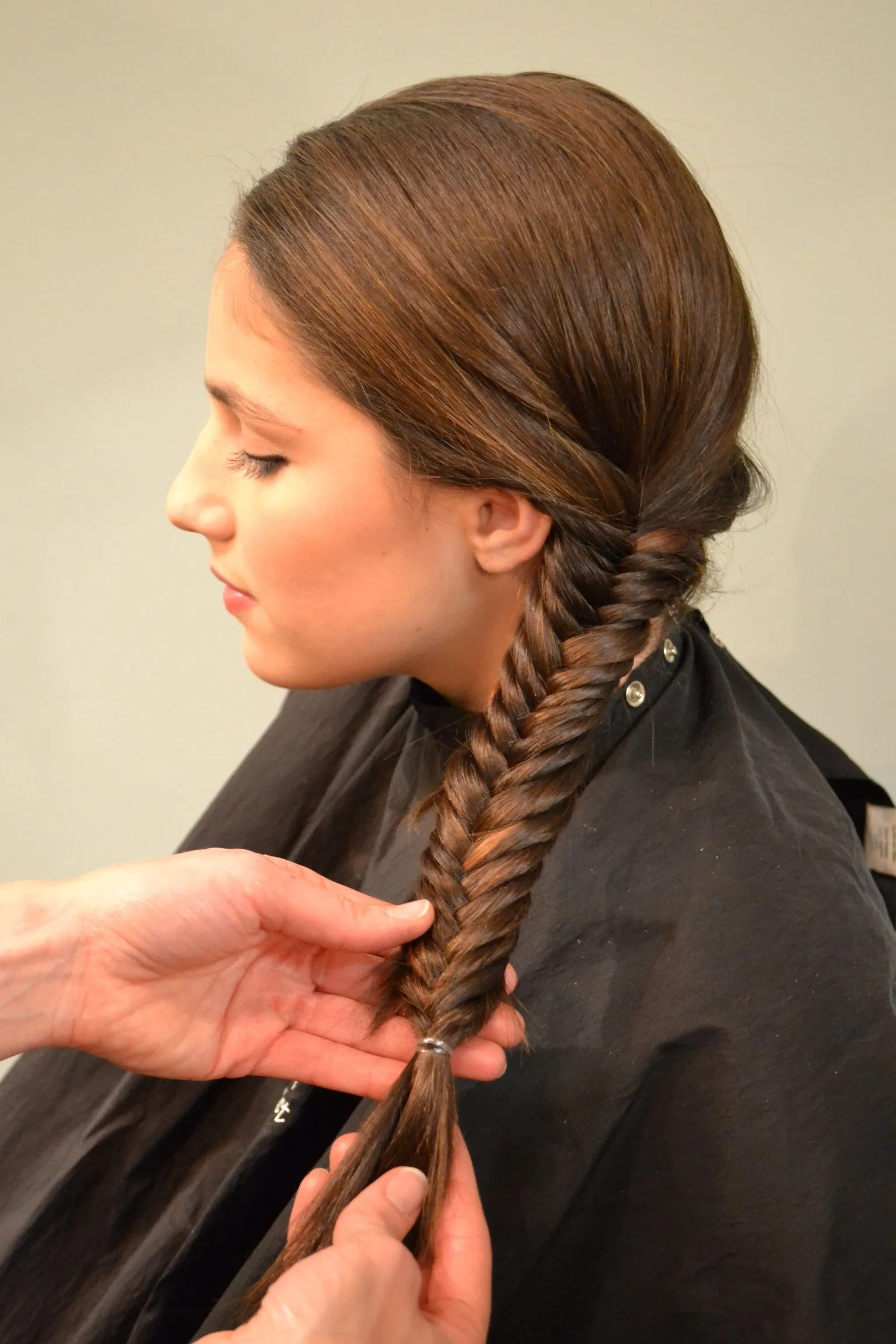 Side Fishtail Braid Tutorial  Kapsels