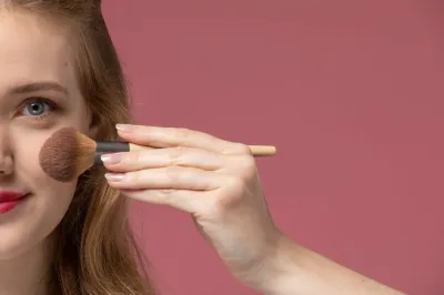 How to Apply Pancake Makeup on Your Face