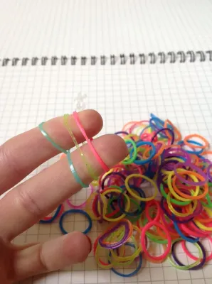 How to Make Loom Bracelets with Your Fingers