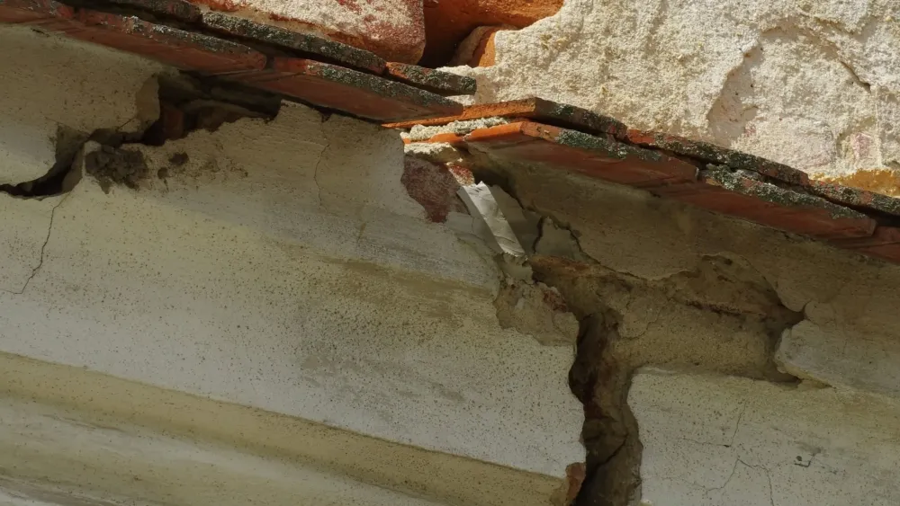 Structural Engineer for Cracks in Walls  Aret Engineers