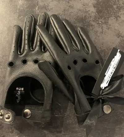 How to Make Leather Gloves in OSRS: A Comprehensive Guide