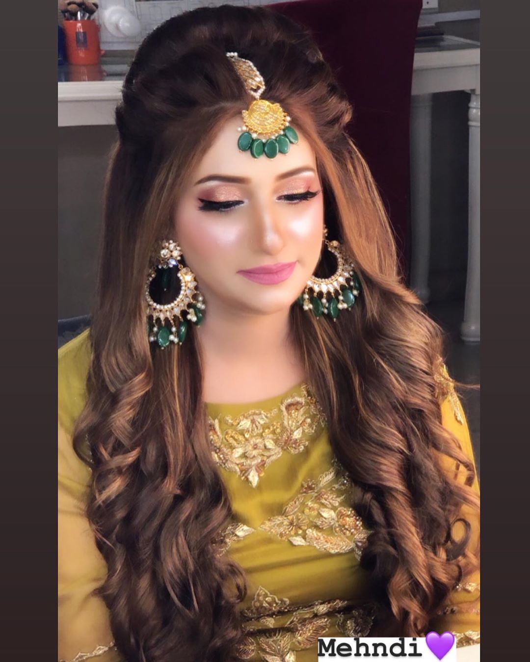 Stunning Mehndi Hairstyle for Pakistani Brides