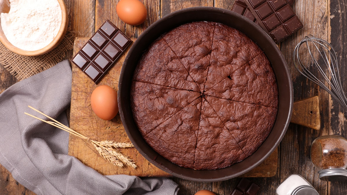 How to Make a Chocolate Cake in a Pressure Cooker