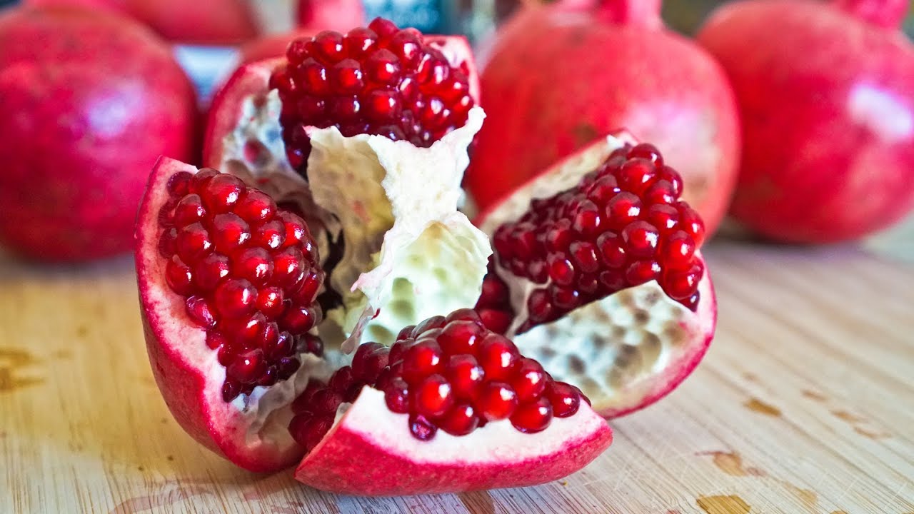 Effortless Ways to Cut a Pomegranate