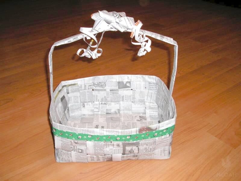 How to Make a Newspaper Basket at Home