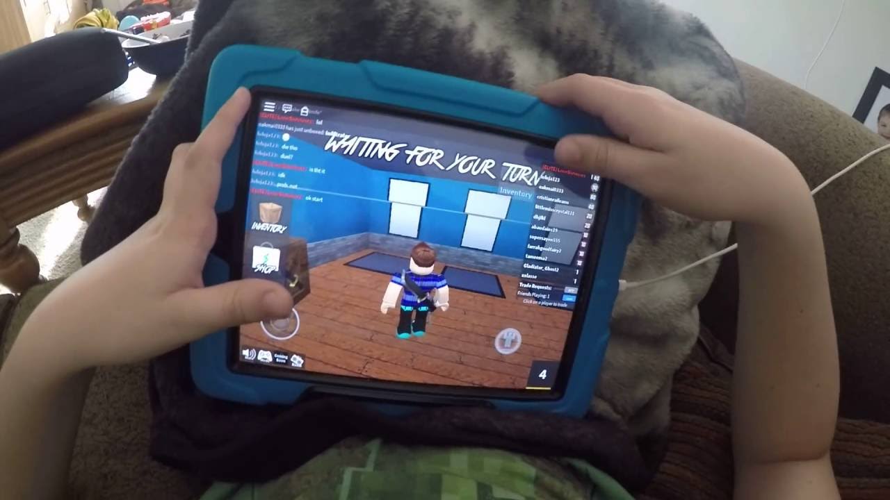 How to Watch YouTube While Playing Roblox on iPad