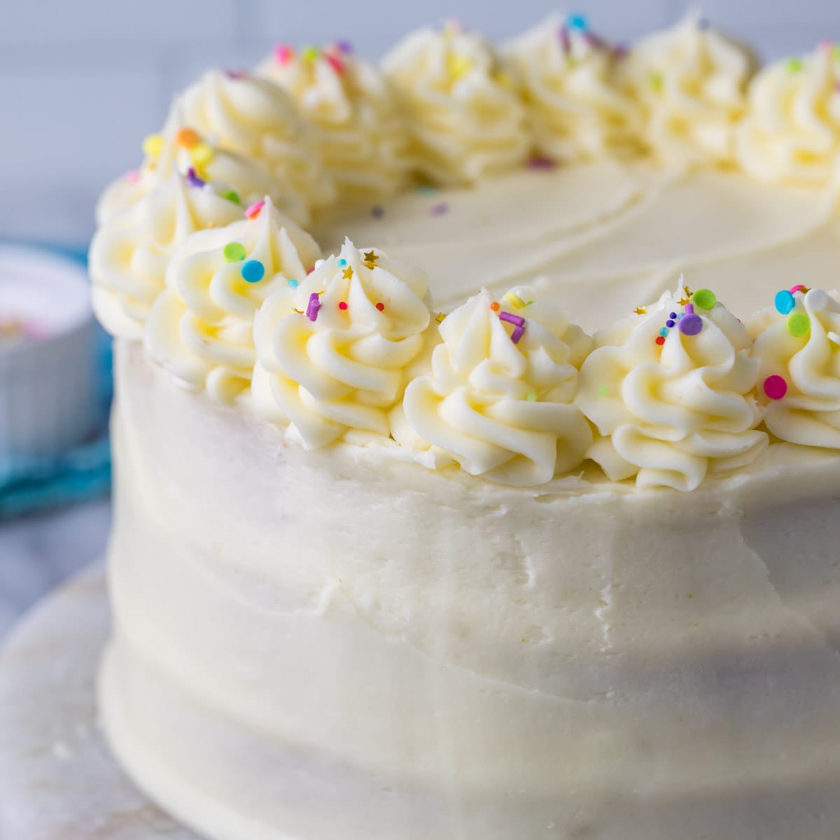 How to Decorate Cakes at Home with a Step-by-Step Tutorial