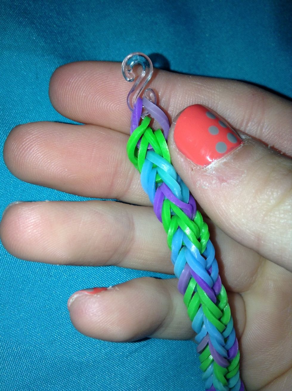 How to make a fishtail rubber band bracelet  BC Guides