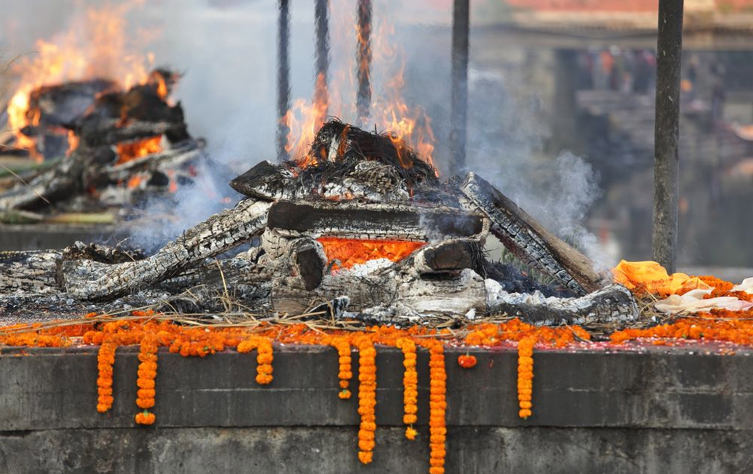 Understanding Hindu Cremation Practices in Cultural Context