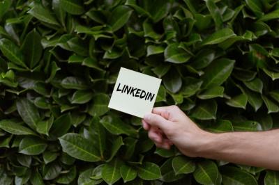 How to Find Email Addresses on LinkedIn for Effective Professional Networking