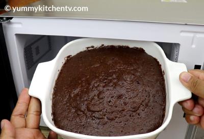 How to Make a Simple Cake in a Microwave Oven