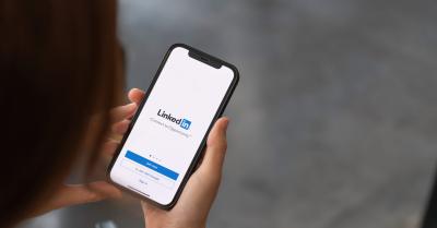 Discovering LinkedIn Profiles Tagged as Open to Work
