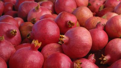 Effortless Techniques for Peeling a Pomegranate with Dailymotion Video Assistance