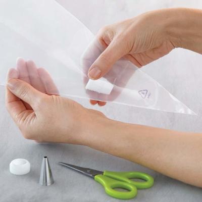 Mastering the Piping Bag for Effortless Cake and Pastry Decoration
