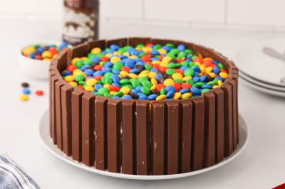 How to Create a Delicious Kit Kat Cake with a Fun Dailymotion Recipe Tutorial