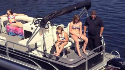 Exploring YouTube Boat Vlogs on Pontoon Boating