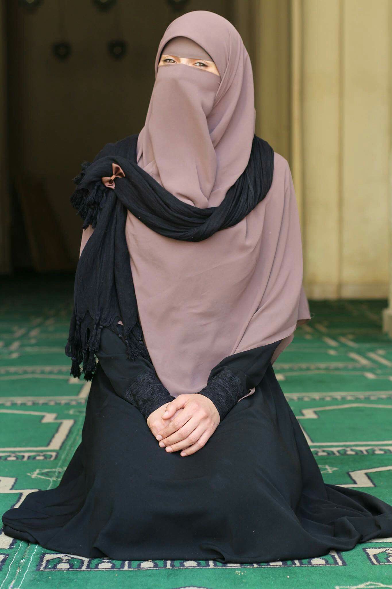 How to Elegantly Wear a Niqab with a Dupatta