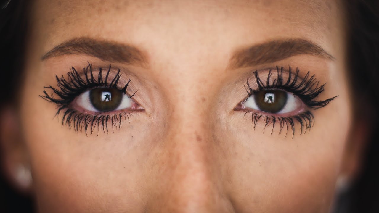 Mastering Mascara Application with a Step-by-Step Video Tutorial