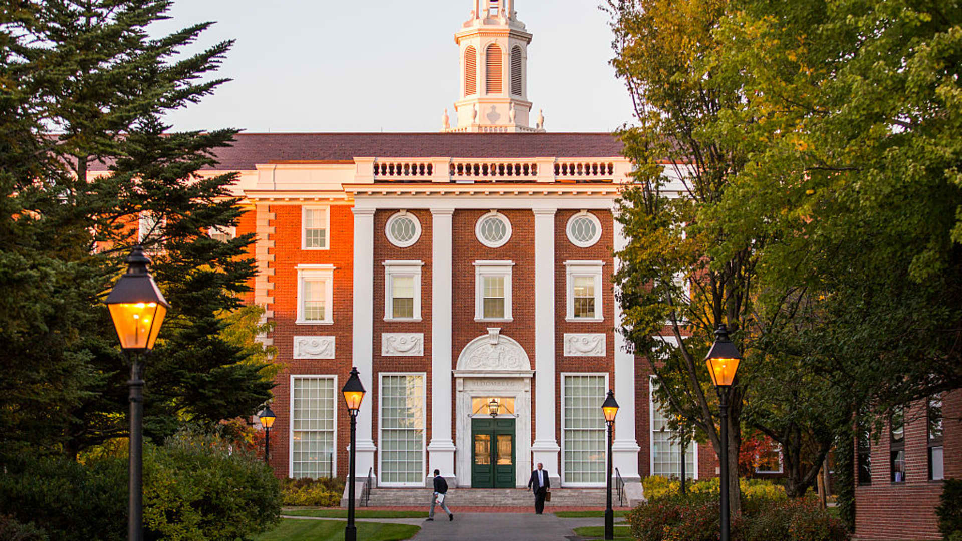 An example of the perfect LinkedIn profile according to Harvard experts