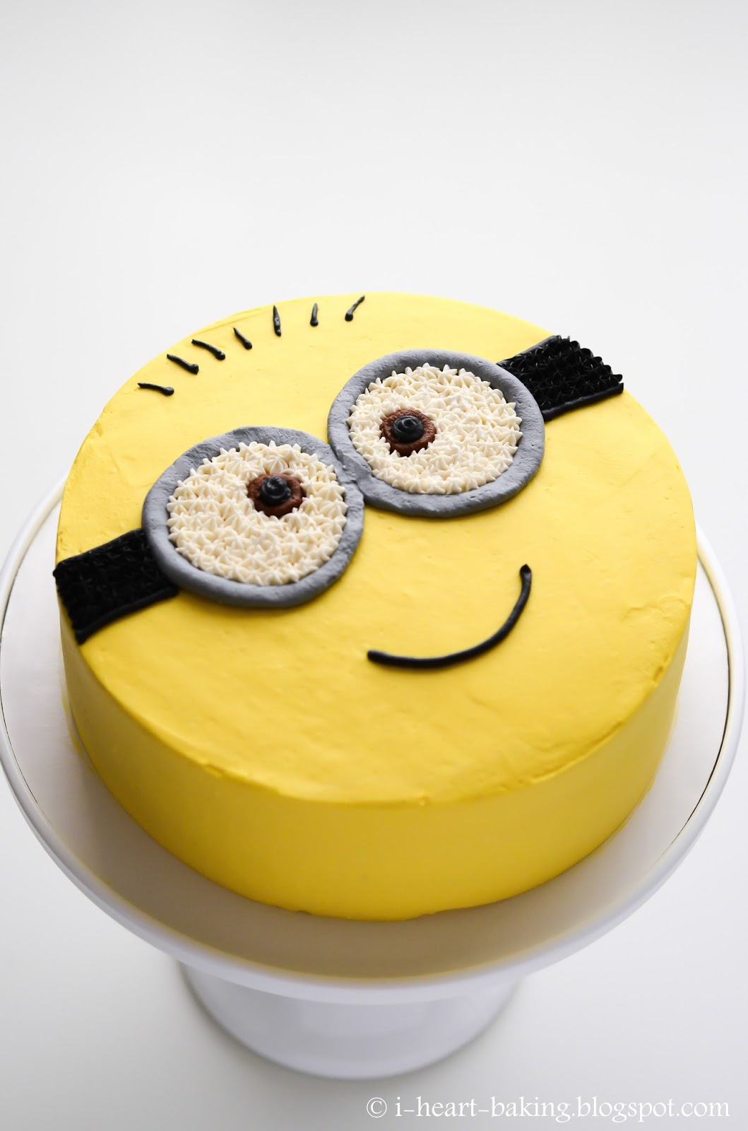 i heart baking minion cake