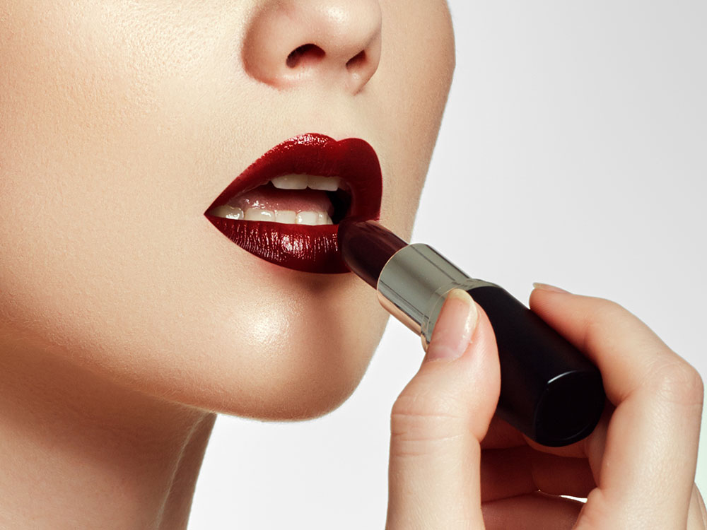 How to apply lipstick on dark lips Lipstick hacks Lipstick Rules