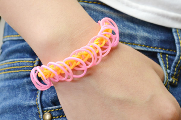 Creating Rubber Band Bracelets Without a Loom