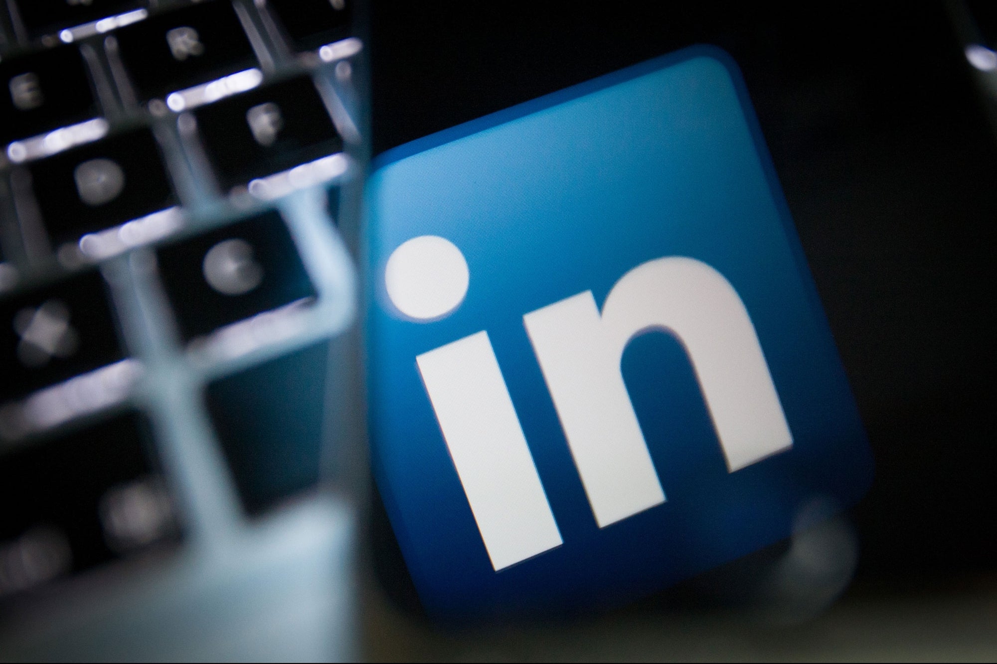 Maximize Your LinkedIn Profile by Adding Projects and Showcasing Your Work