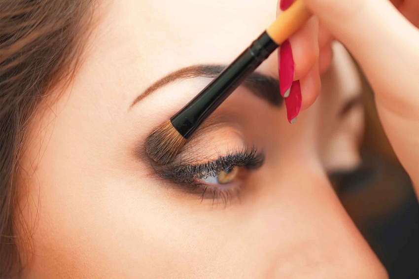 Make Small Eyes Look Bigger with These Makeup Tips