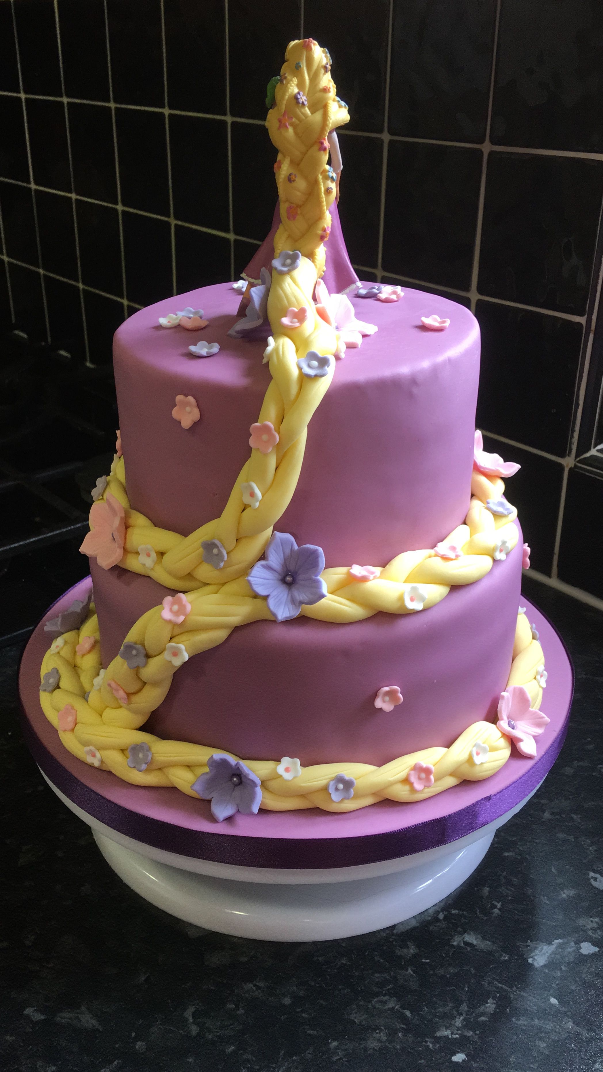 Pin by iman on princesse  Rapunzel birthday cake Rapunzel cake 