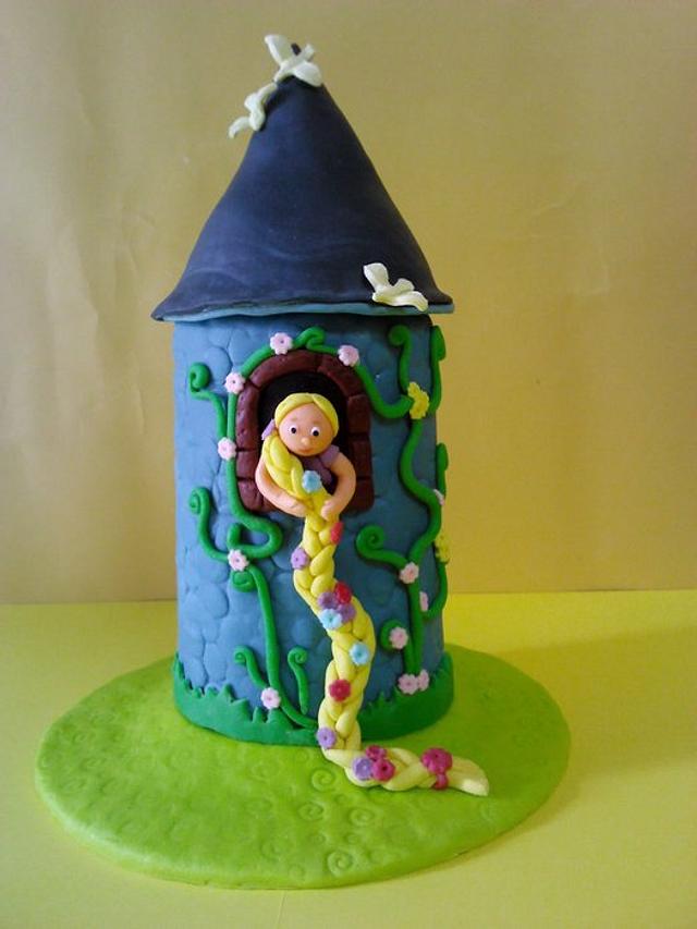 Creative Cake Decorating for a Rapunzel Cake