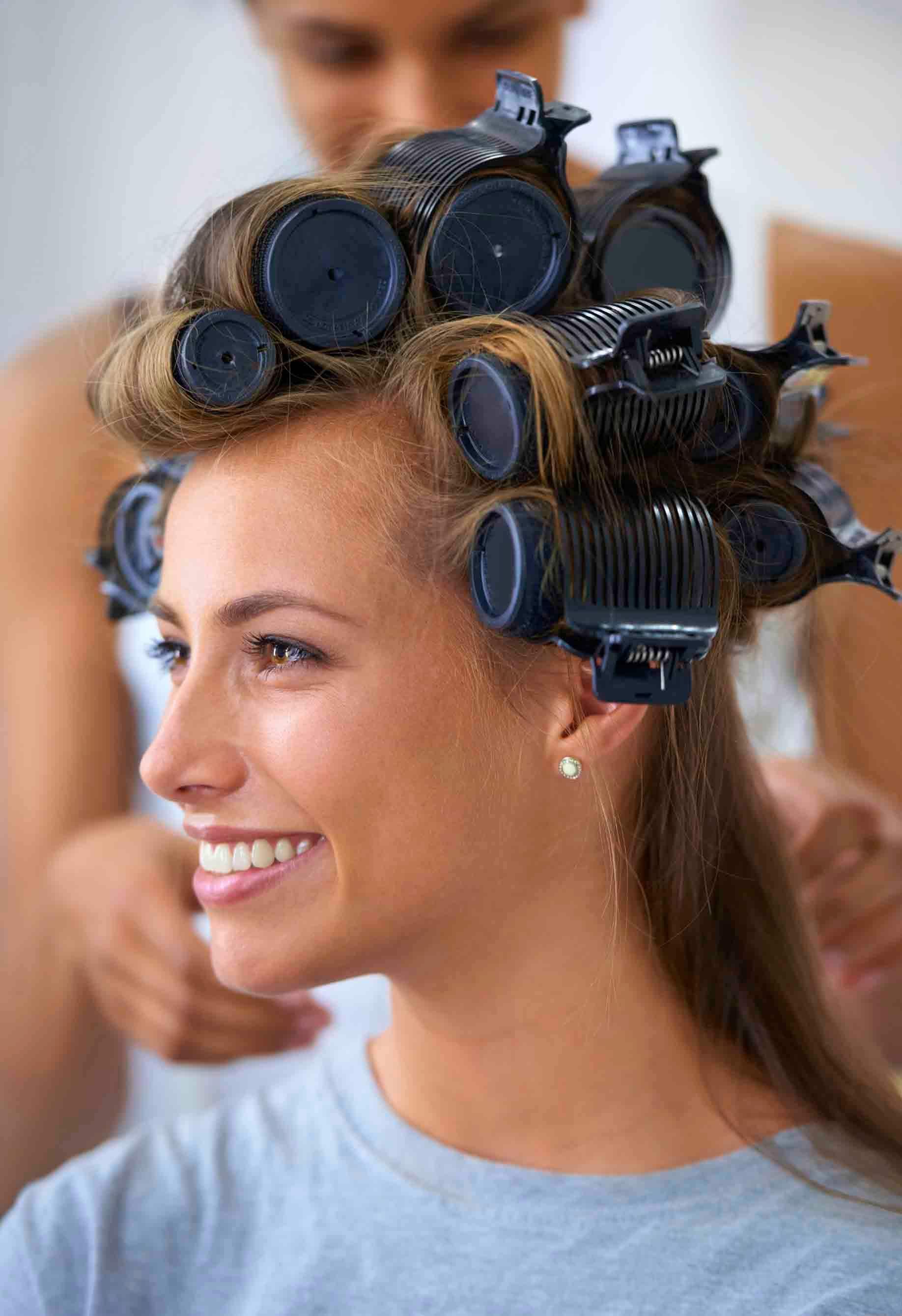 Tutorial How to Use Hair Rollers to Get Some Serious Volume  Rulo de 