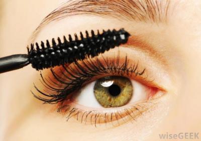 Mastering Mascara Application with a Step-by-Step Video Tutorial