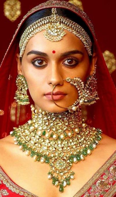 How to Wear Matha Patti for Traditional Head Jewelry Styling