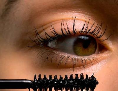 Mastering the Art of Applying Mascara for Defined Lashes