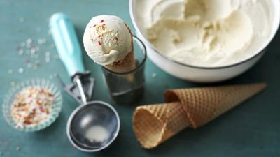 Making Ice Cream Shakes at Home with Dailymotion Tutorials