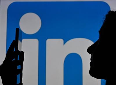 How to Identify Fake Accounts on LinkedIn and Protect Yourself