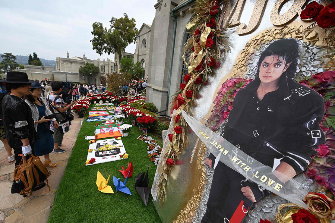 Penggemar Rayakan 10 Tahun Kematian Michael Jackson  Medcomid