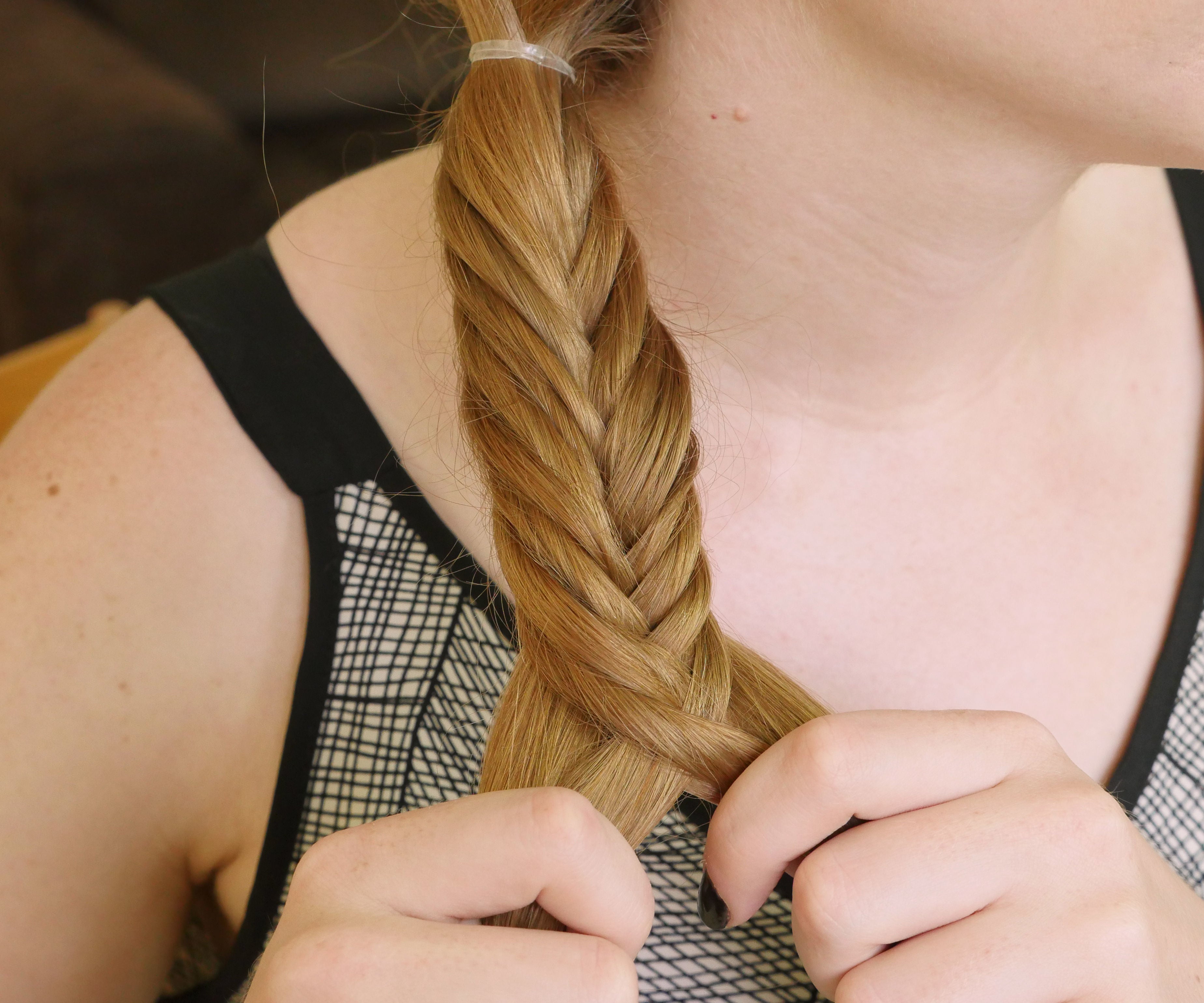 How to Make a Fishtail Braid on Yourself