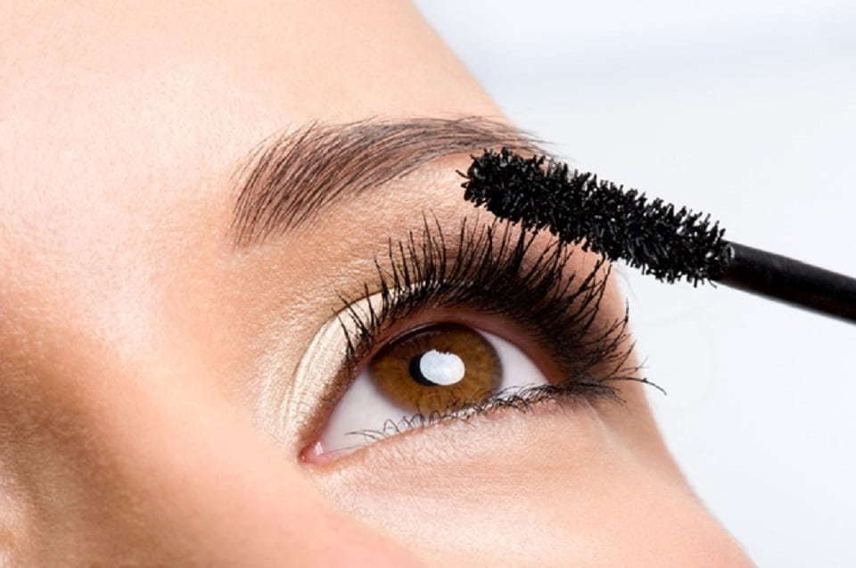 How to Apply Perfect Mascara for Lush Lashes on Dailymotion