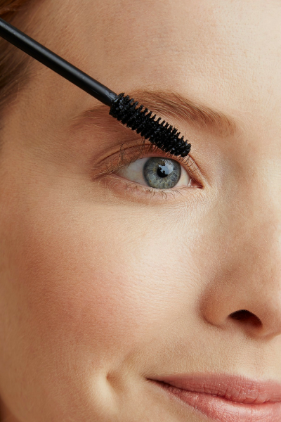 How to Apply Perfect Mascara for Lush Lashes on Dailymotion