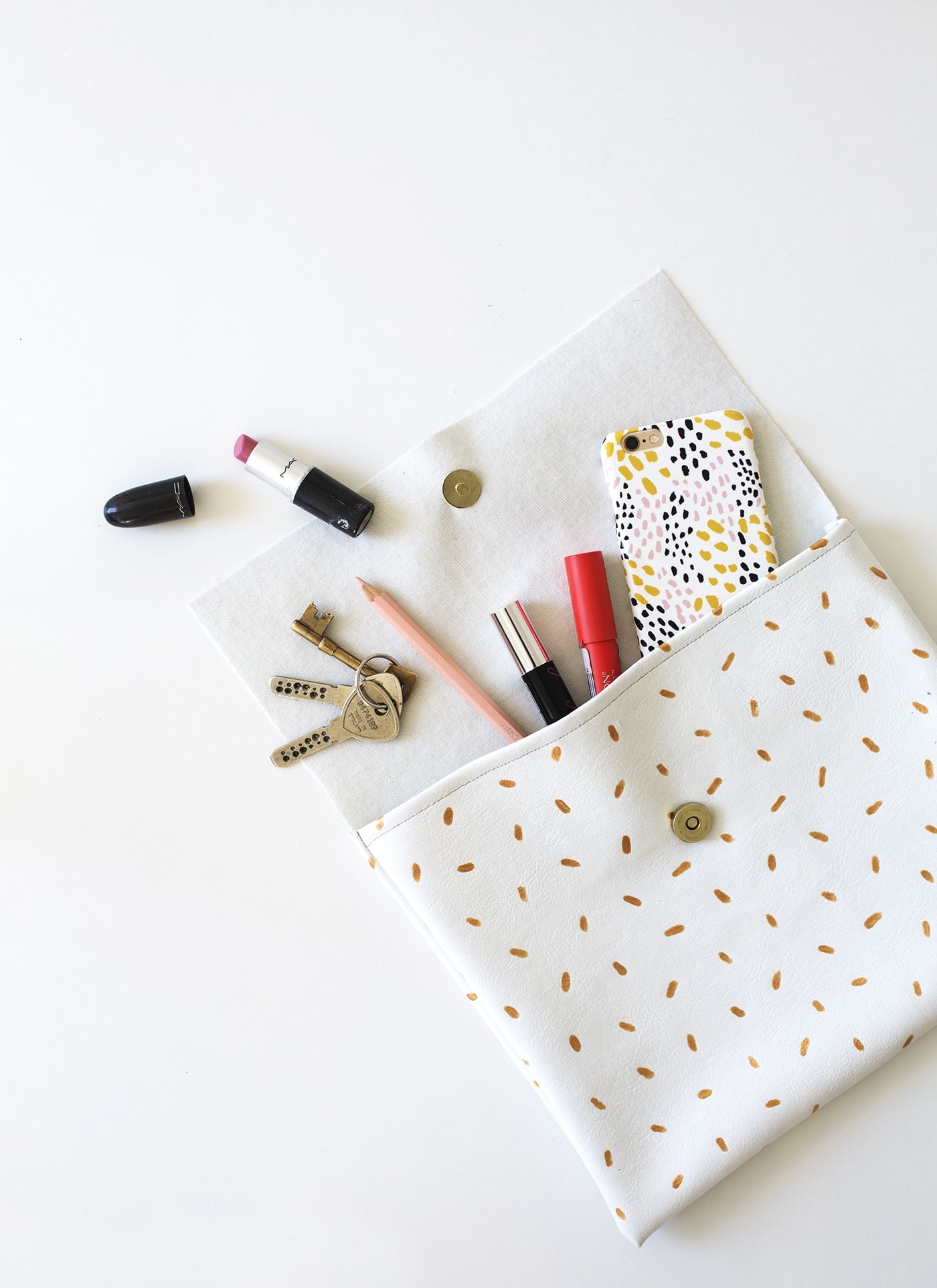 Clutch onto Something Pretty The Lovely Drawer