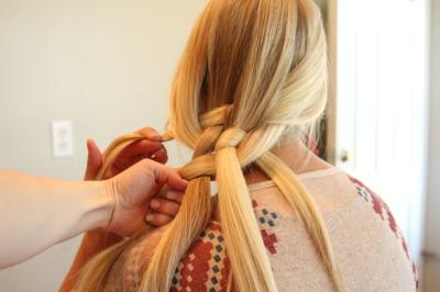How to Create a 5-Strand Braid: Dailymotion’s Step-by-Step Hairstyling Guide
