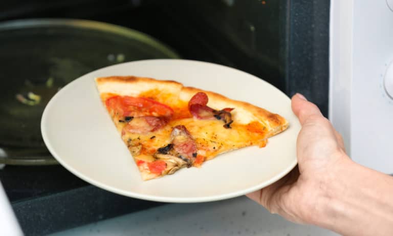 7 Steps to Make Pizza In Microwave