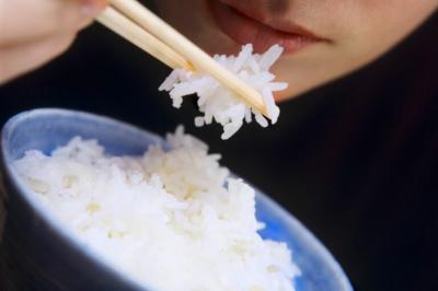 How to Effortlessly Eat Rice Using Chopsticks
