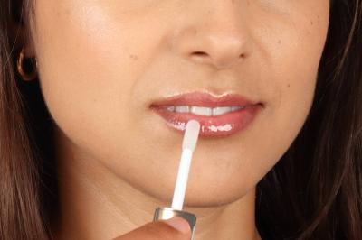 How to Apply Lip Gloss Perfectly: Achieve a Glossy Finish on Dailymotion